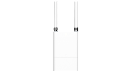 Outdoor cellular gateway device with dual antennas for secure network connectivity